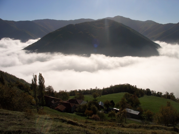 IL MONTE BERGA TRA LE NUBI.jpg